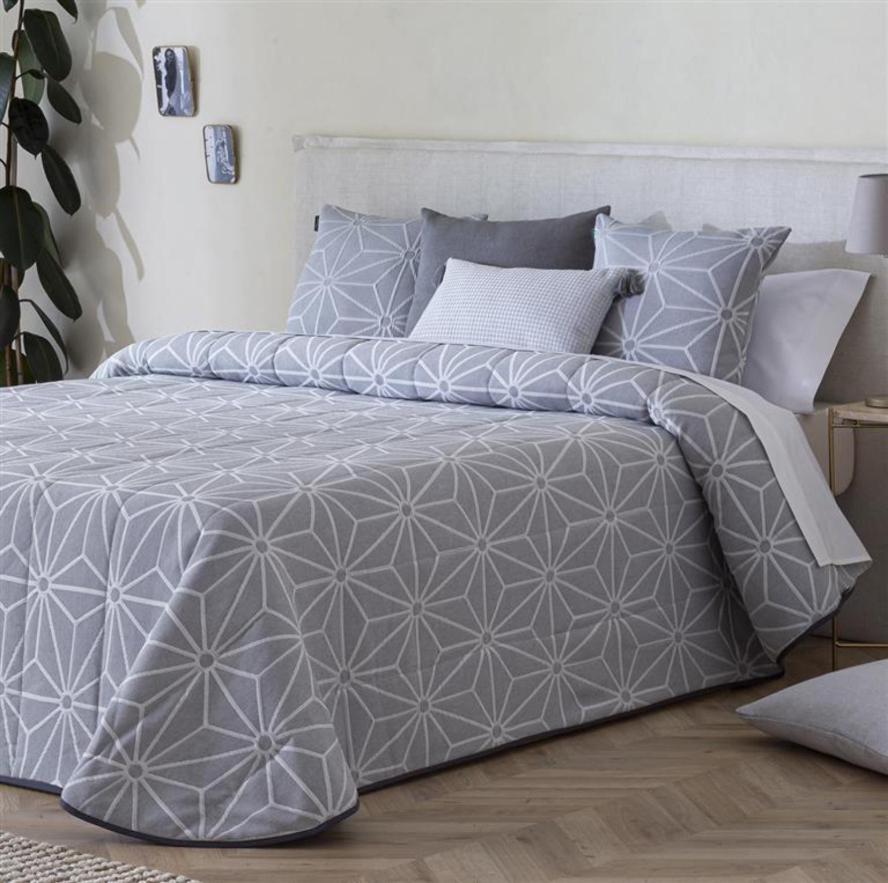 Colcha Bouti Jacquard Júcar con Relleno de 100 gr Gris para cama de 180