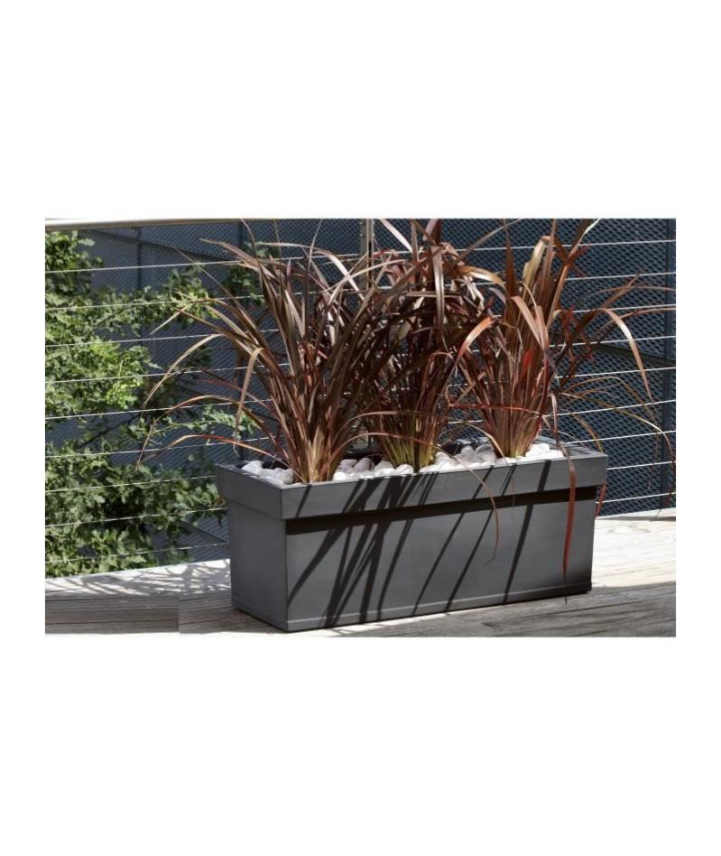 pot de fleur geant tres decoratif en forme de visage modele adan de vondom flowerpots giantpots co pot de fleurs pot de fleur design jardiniere design