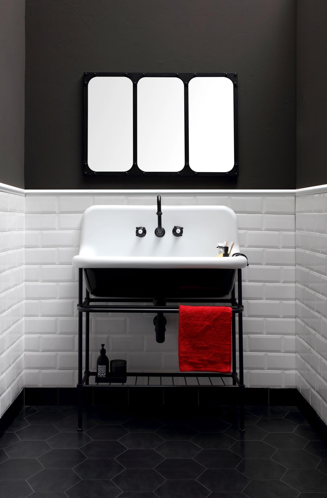 True Colors Lavabo Retro Noir 90cm Avec Robinet Pieds Metallique Industriel Signe Bleu Provence Leroy Merlin