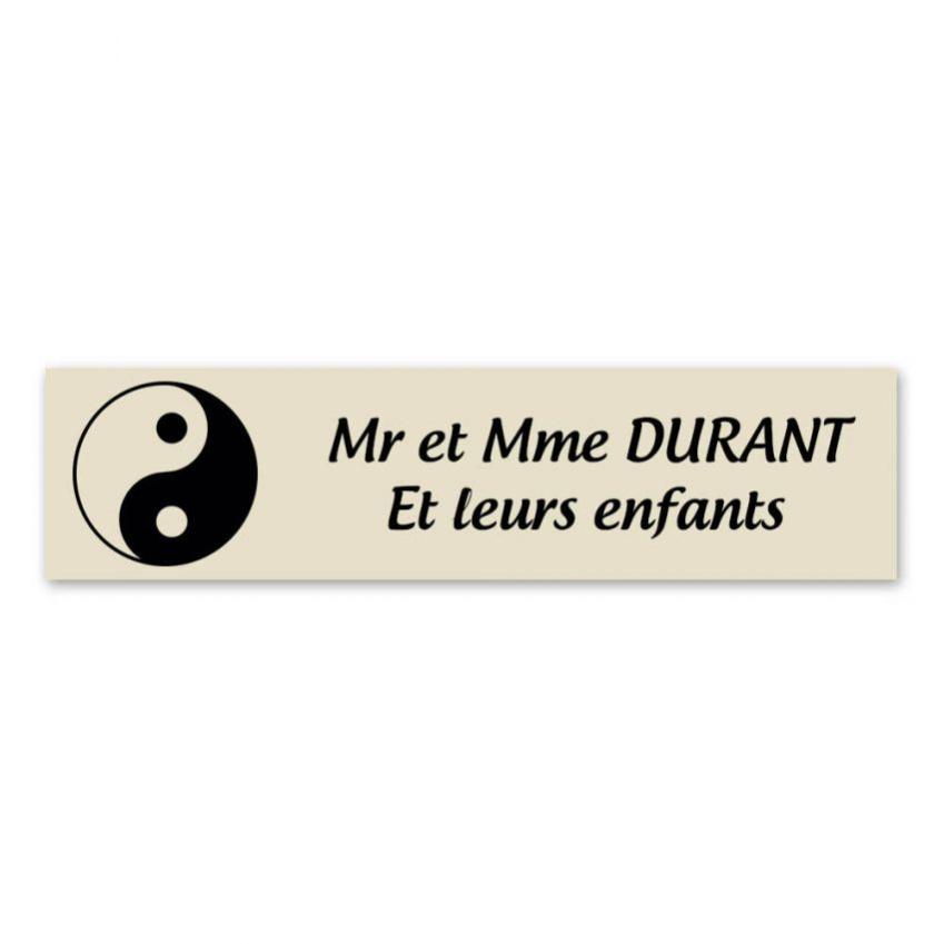 Plaque Nom 2 Lignes Et Symbole Yin Yang Pour Boite Aux Lettres Type Decayeux 100x25mm Couleur Beige Lettres Noires Leroy Merlin