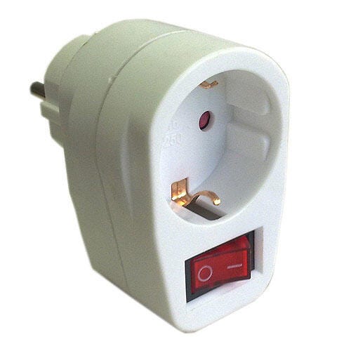 Adaptador con interruptor de encendido y 2 + 1 tomas de corriente