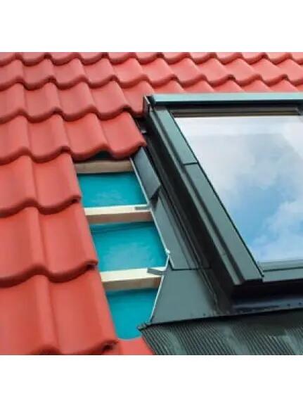 Tapajuntas ventana de tejado ondulado de aluminio fakro de 114 x 118 cm