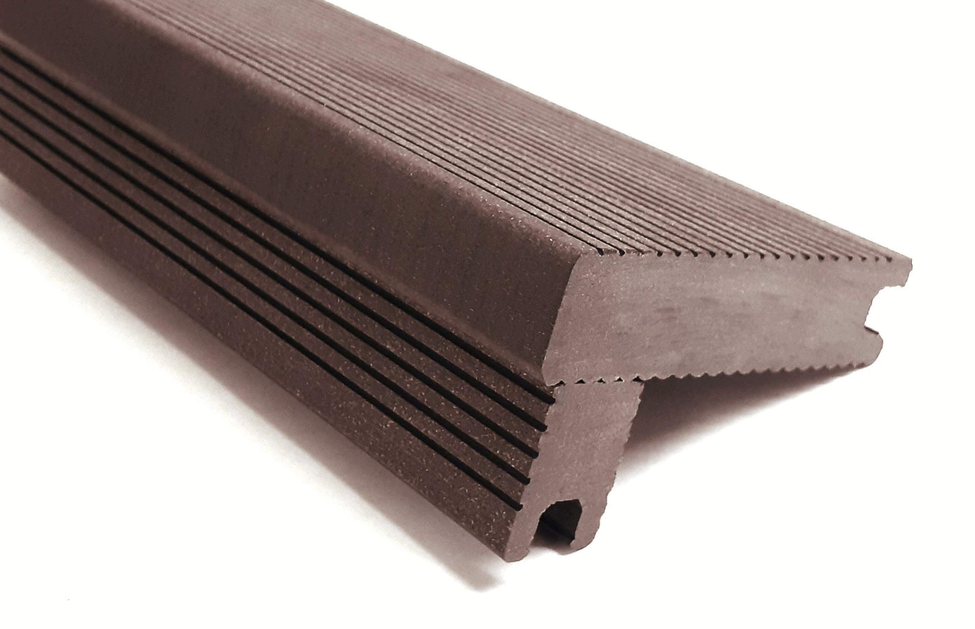 Escalón de composite de pvc y madera red wood de 10.1x5.6 cm