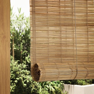 Estor enrollable de bambú marrón INSPIRE de 90x300cm
