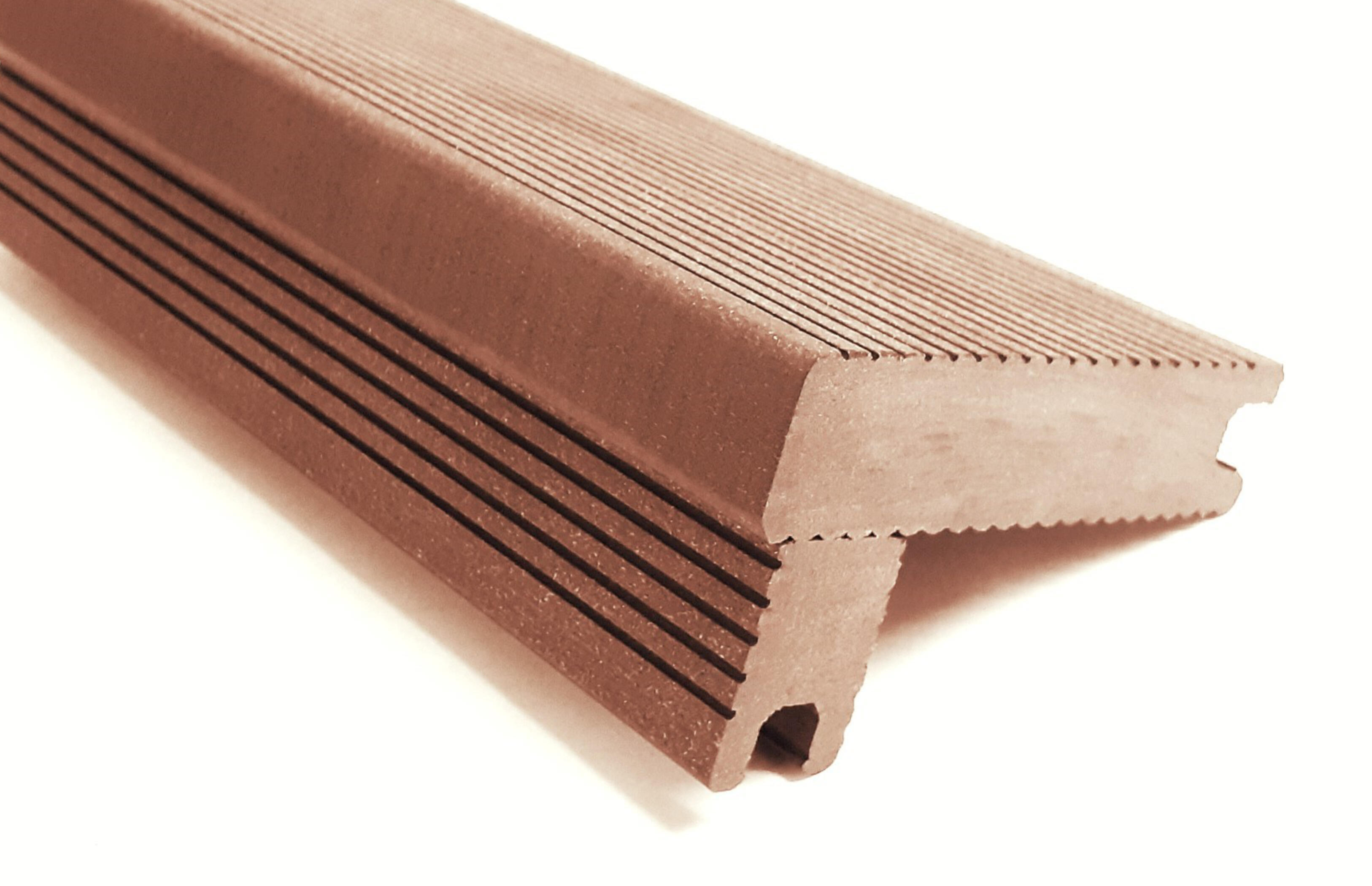 Escalón de composite de pvc y madera chocolate de 10.1x5.6 cm