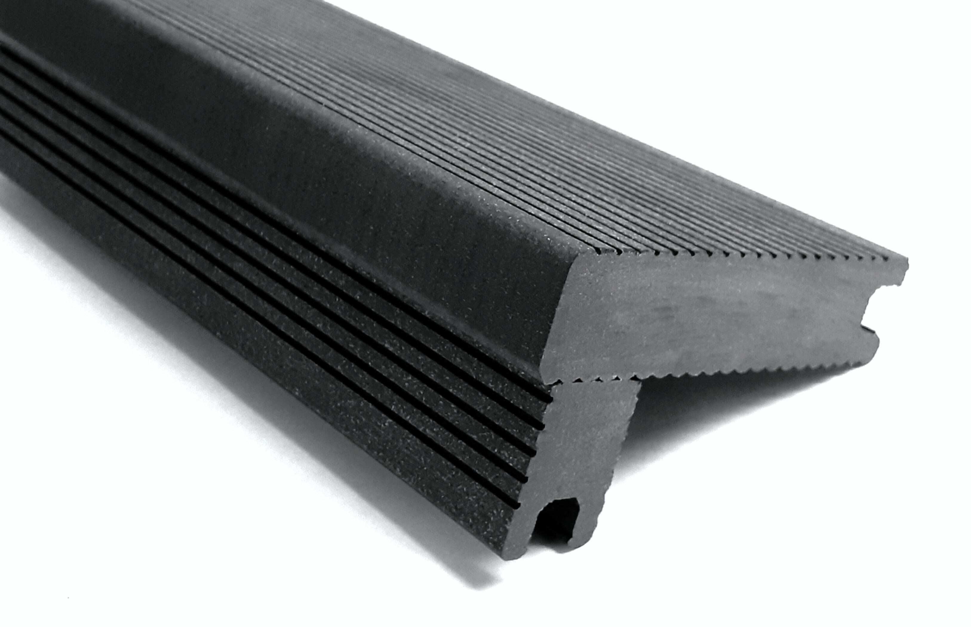 Escalón de composite de pvc y madera negro de 10.1x5.6 cm