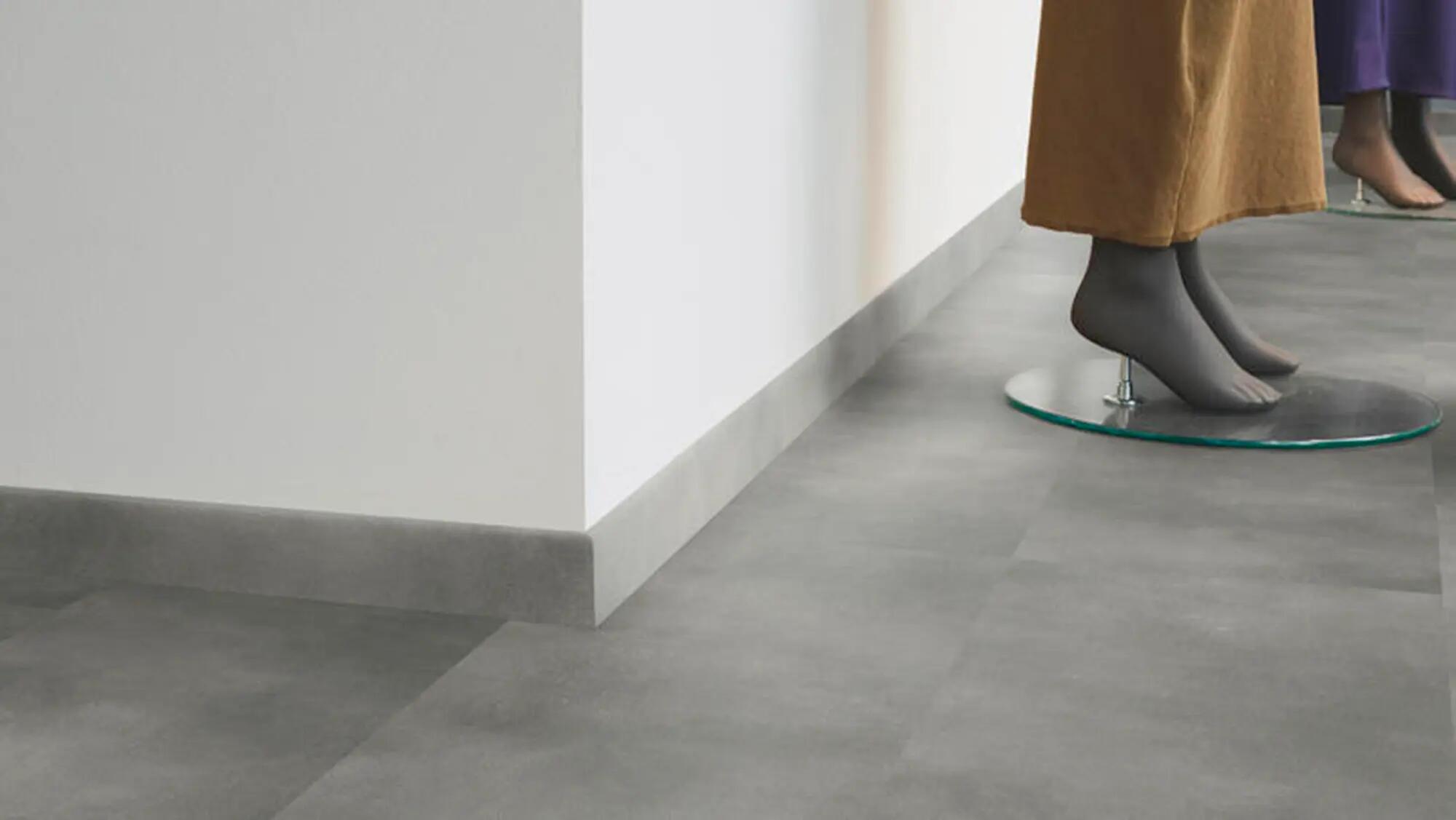 Rodapié liso tarkett skirting-beton grey 6x202x1 cm