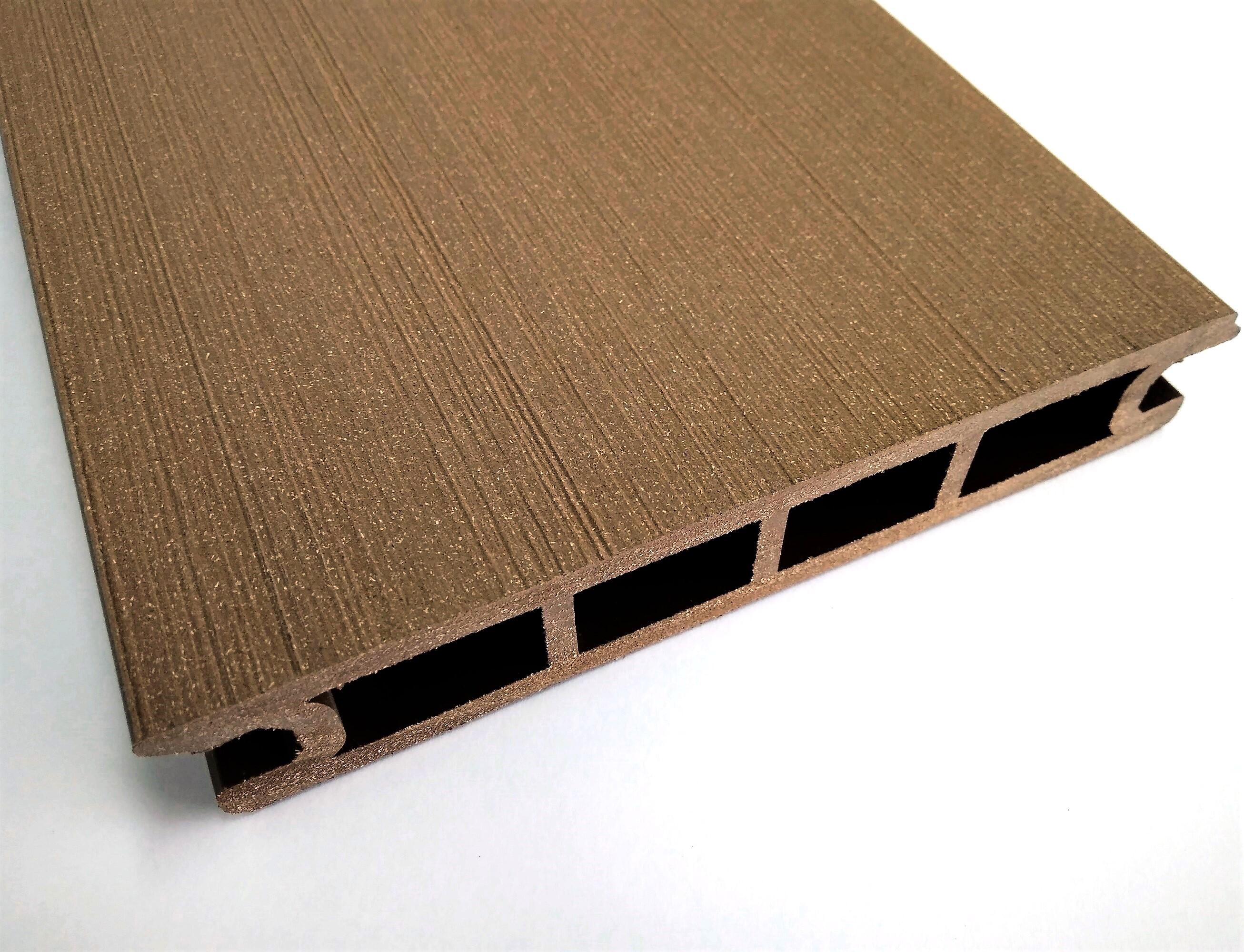 Lama de fachada cwall composite marrón red wood 14x230 cm y 22.5 mm