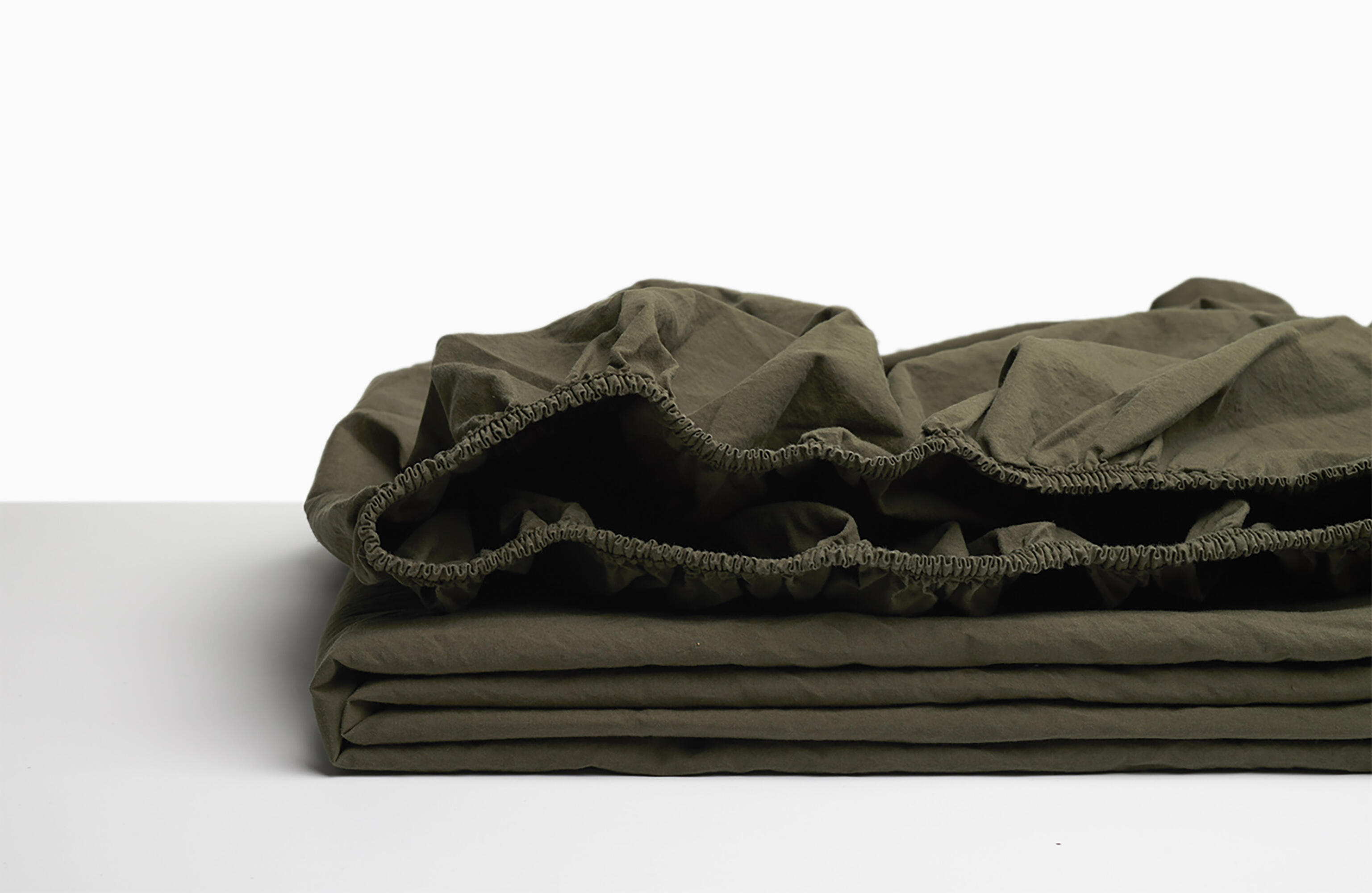 Sábana bajera wash garment percal 200 hilos verde oliva para cama de 135 cm
