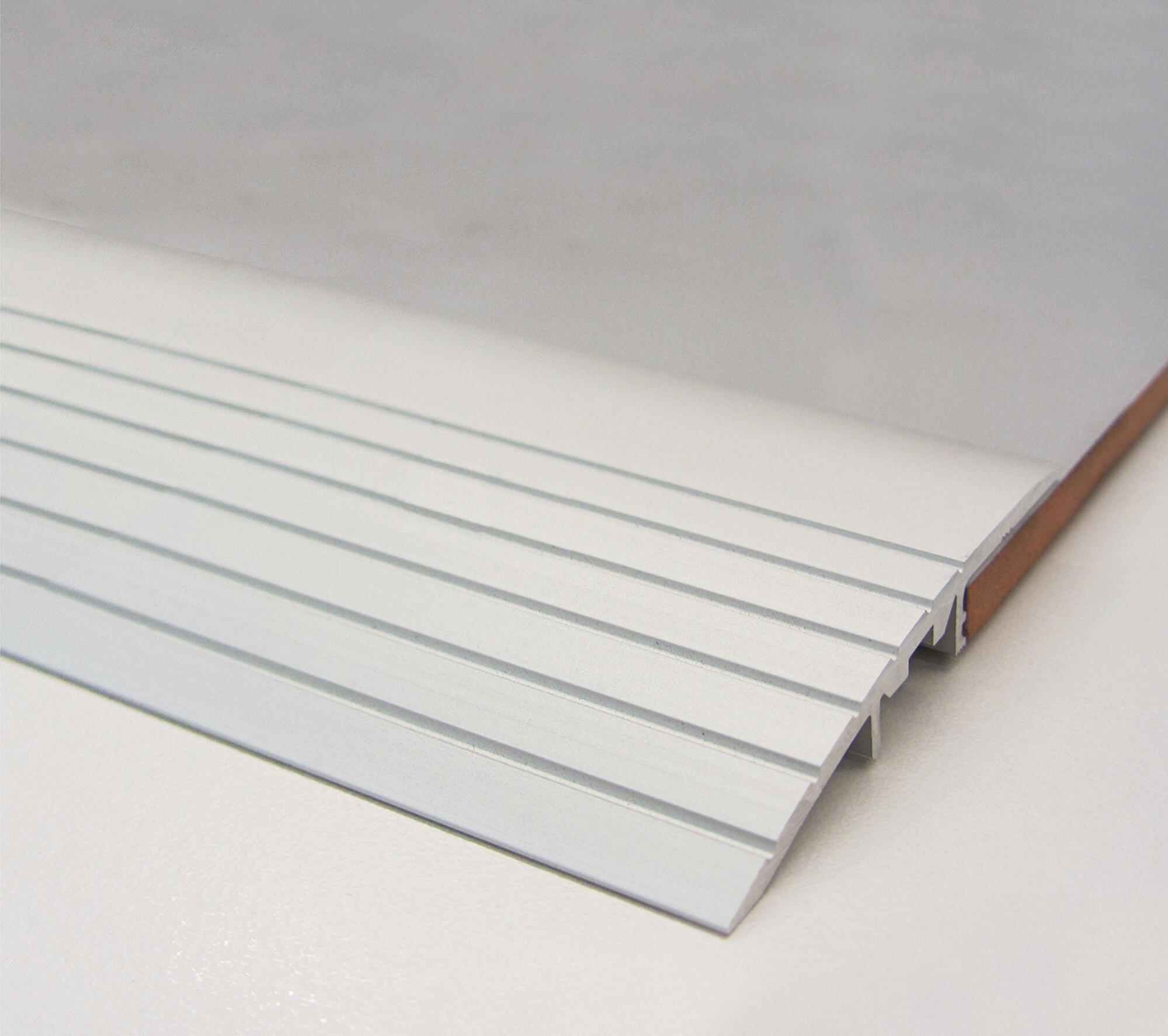 Rampa de acceso de aluminio anodizado 0.5x255 cm gris
