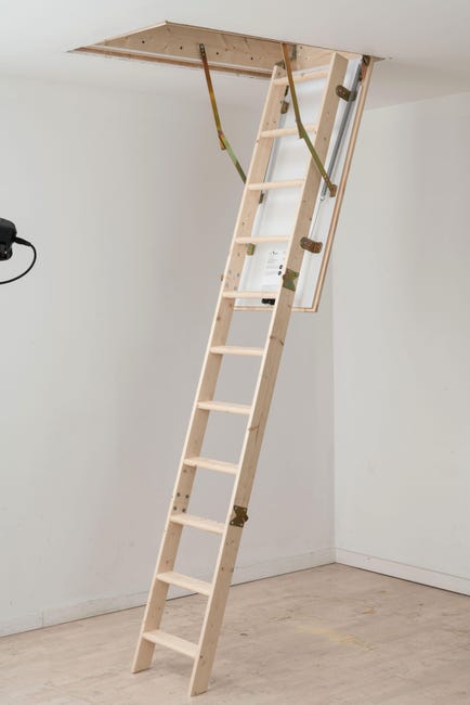Escalera escamoteable de madera barata