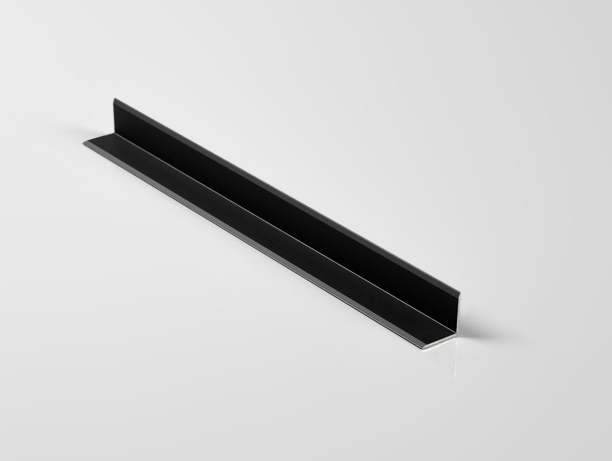 Perfil de ángulo en negro de 12mm