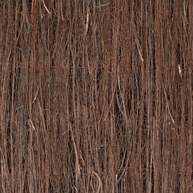 Malla realizada en brezo natural más una capa de tela. Ocultación 100%