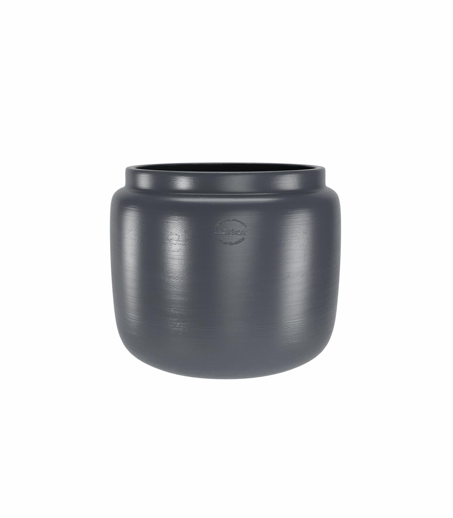 Maceta de arcilla cocida astrea antracita de ø 26 cm de la marca ARTEVASI