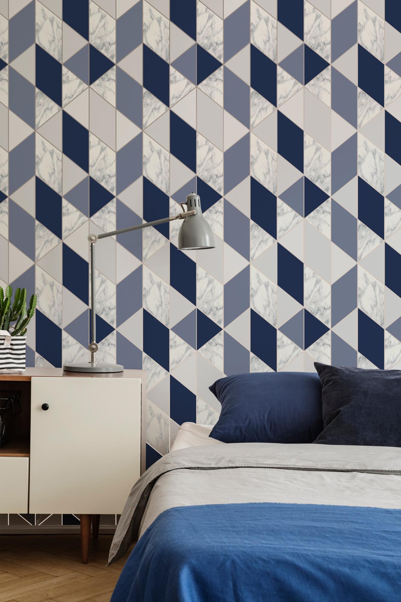Papel pintado geométrico mármol azul de la marca GRAHAM&BROWN