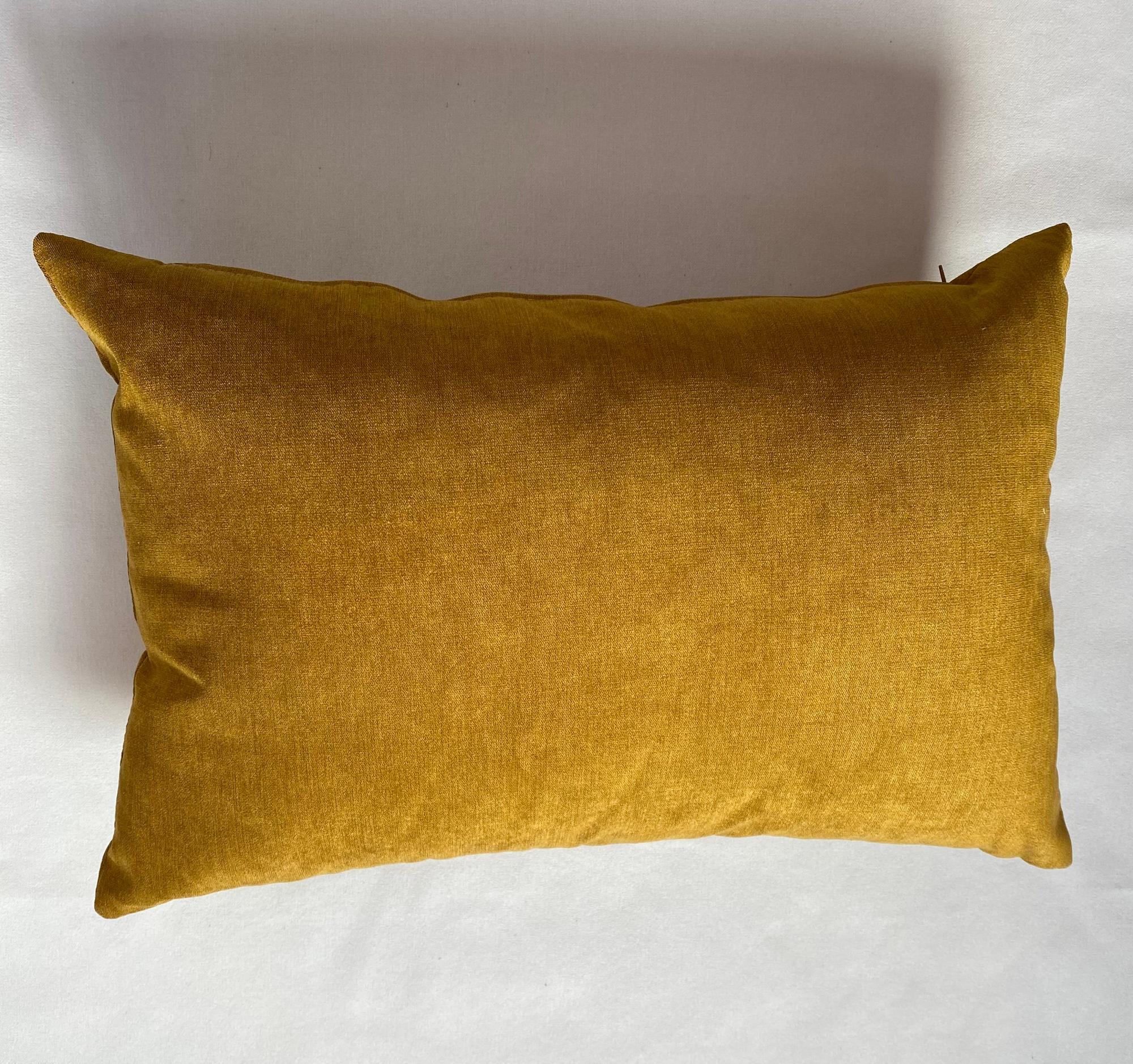 Cojín decorativo matrix poliéster mustard 40x60cm de la marca EDREXA