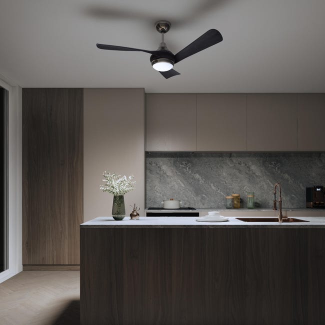 Ventilador de techo con luz INSPIRE Vadillo negro/plata 122 | Merlin