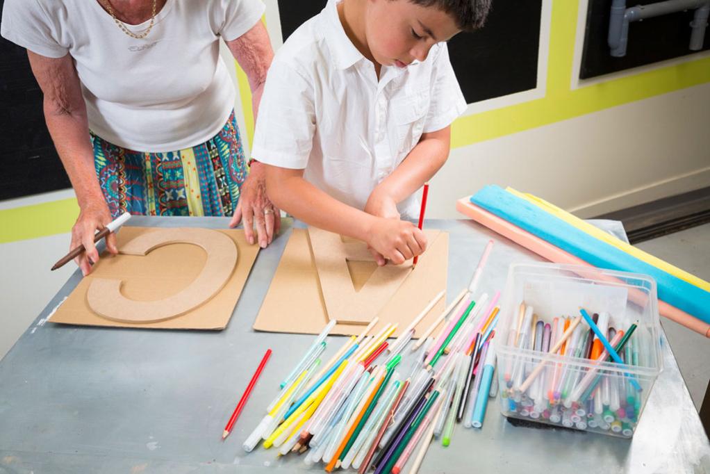 Ateliers de bricolage enfant : fabriquer une lampe au Leroy Merlin à Rezé