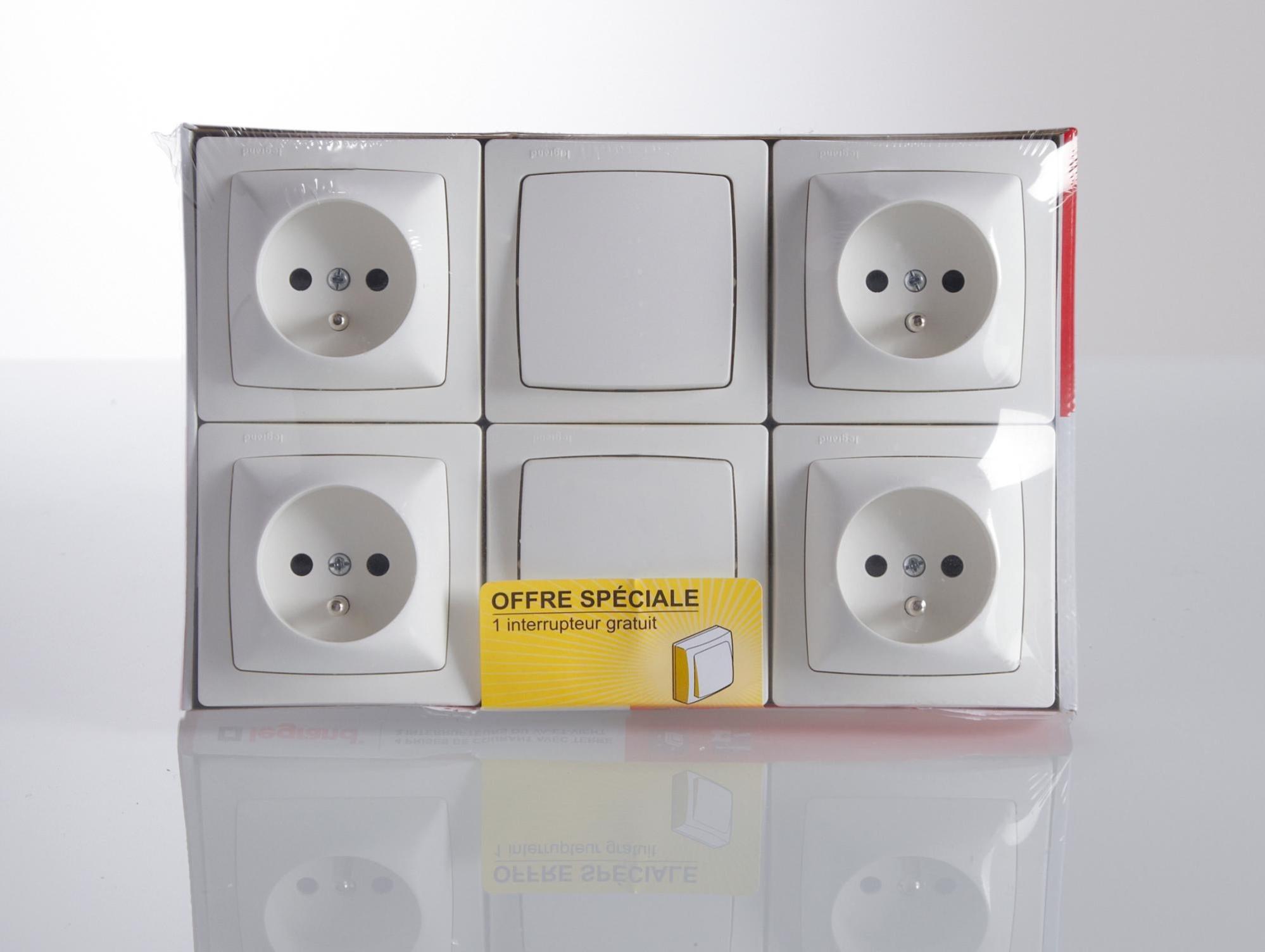 Prise avec terre pour plinthe, LEGRAND, blanc | Leroy Merlin