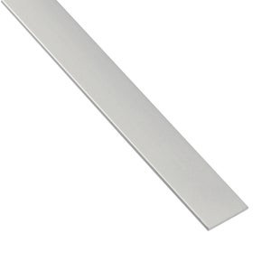 Plat en aluminium 25 x 05 l 6 m s'utilise comme baguette de finition.