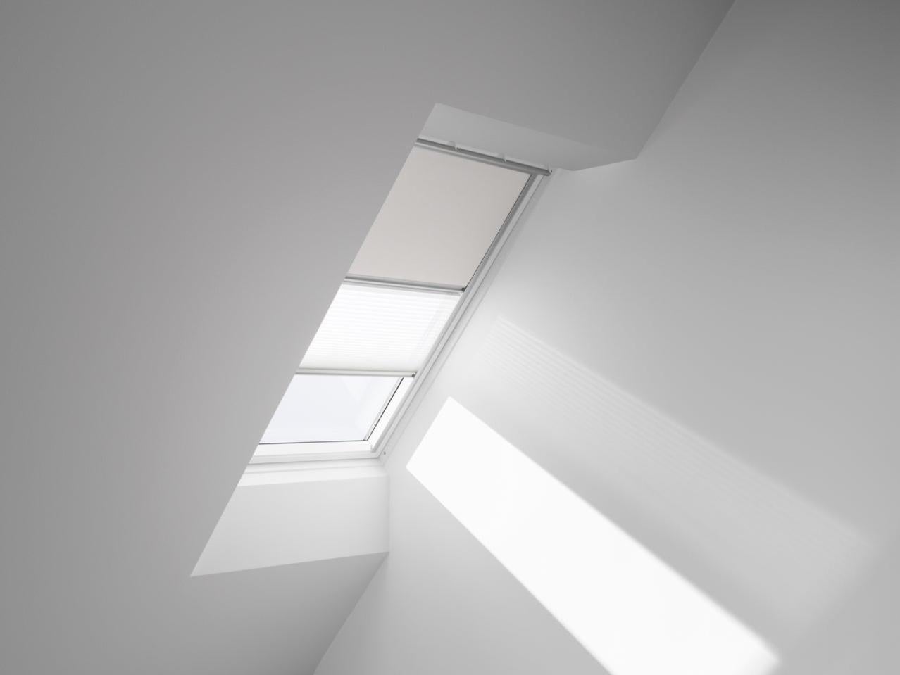 Store fenêtre de toit VELUX duo occultant plissé manuel blanc DFD CK01