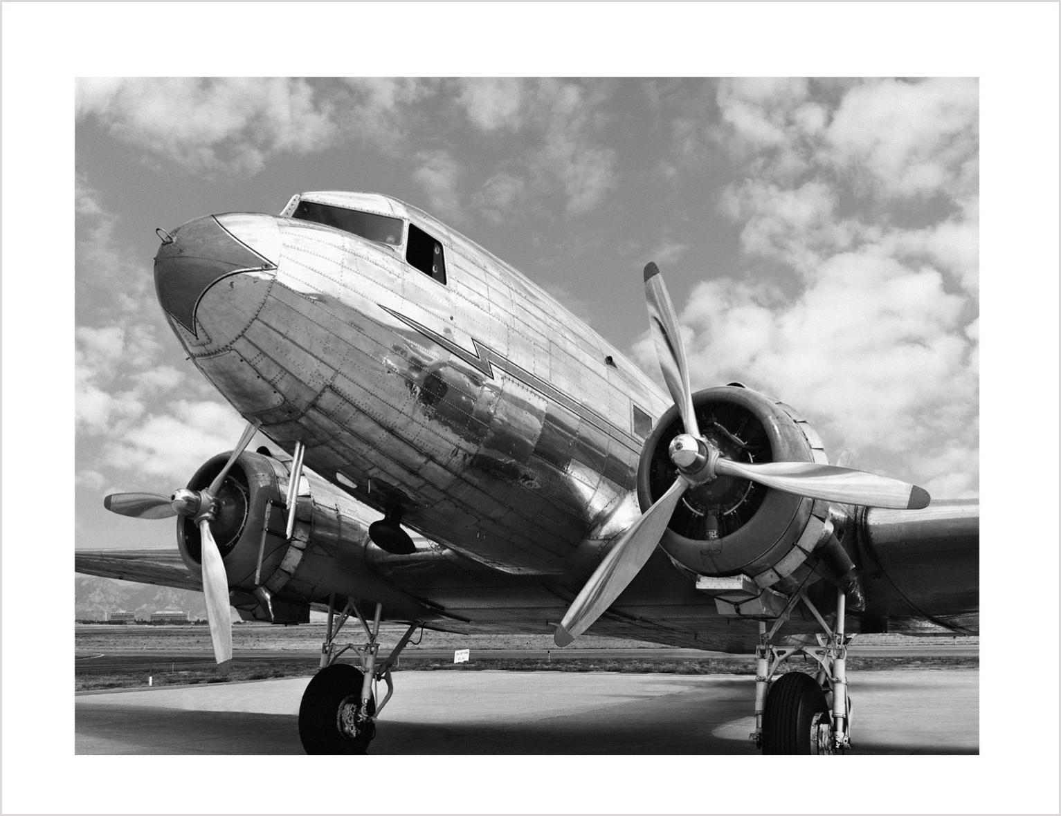 Photo DC3 Air field Arizona, noir & blanc l.40 x H.30 cm Leroy Merlin