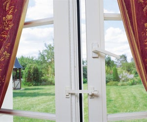 Entrebâilleur pour fenêtre PVC ou alu - fixation sans vis - FFS 100 ABUS