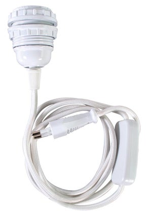 La lampe à poser CORD LAMP transforme astucieusement le fil d'alimentation  en pied de lampadaire