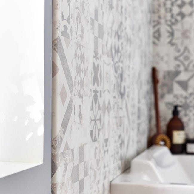 Salles de bains : les panneaux muraux, une simplicité imbattable !