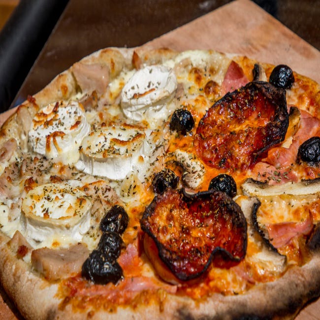 Four à pizza au feu de bois sur pierre : Vulcano Vésuve