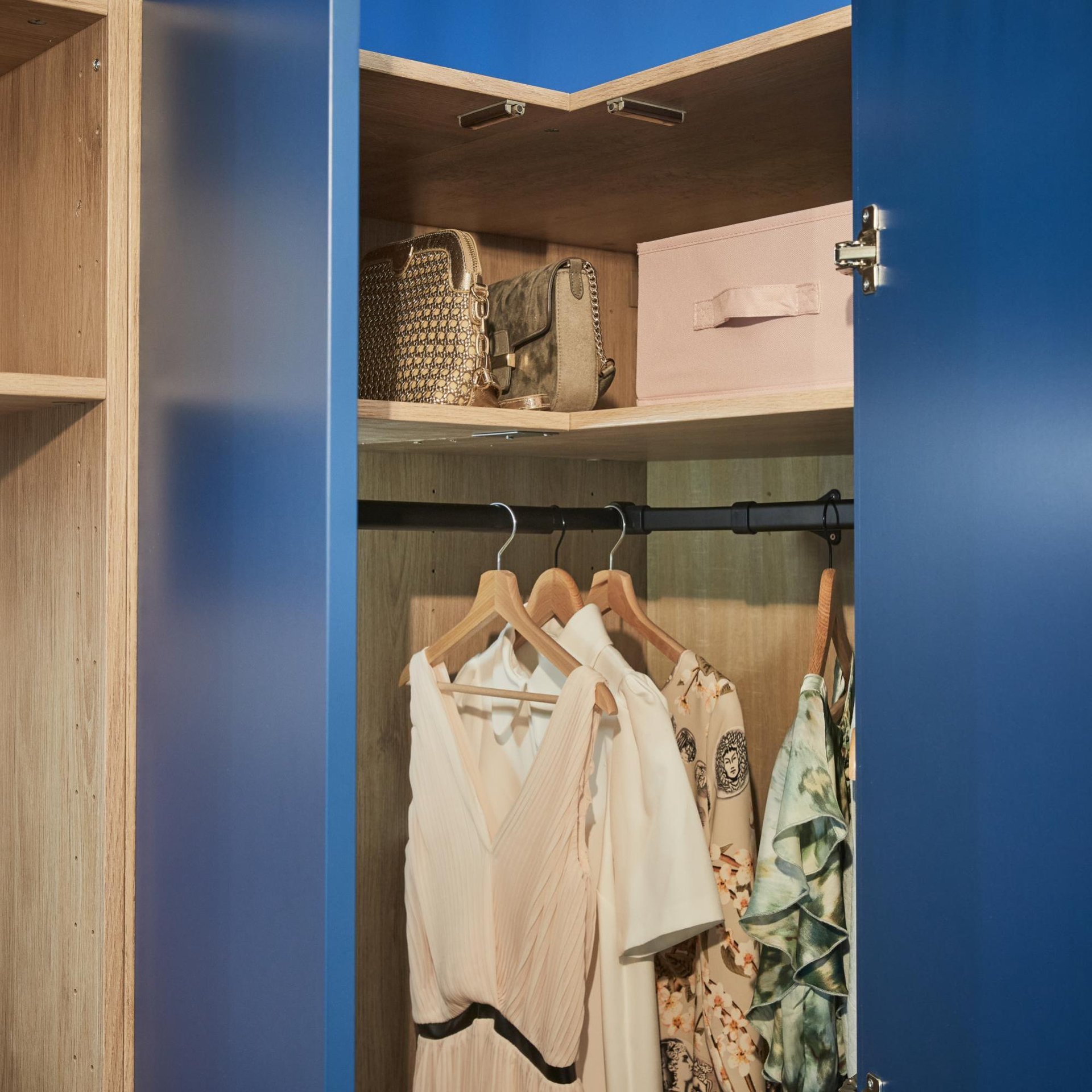 Kit barre de penderie extensible et supports noir 0.6 m ovale Leroy