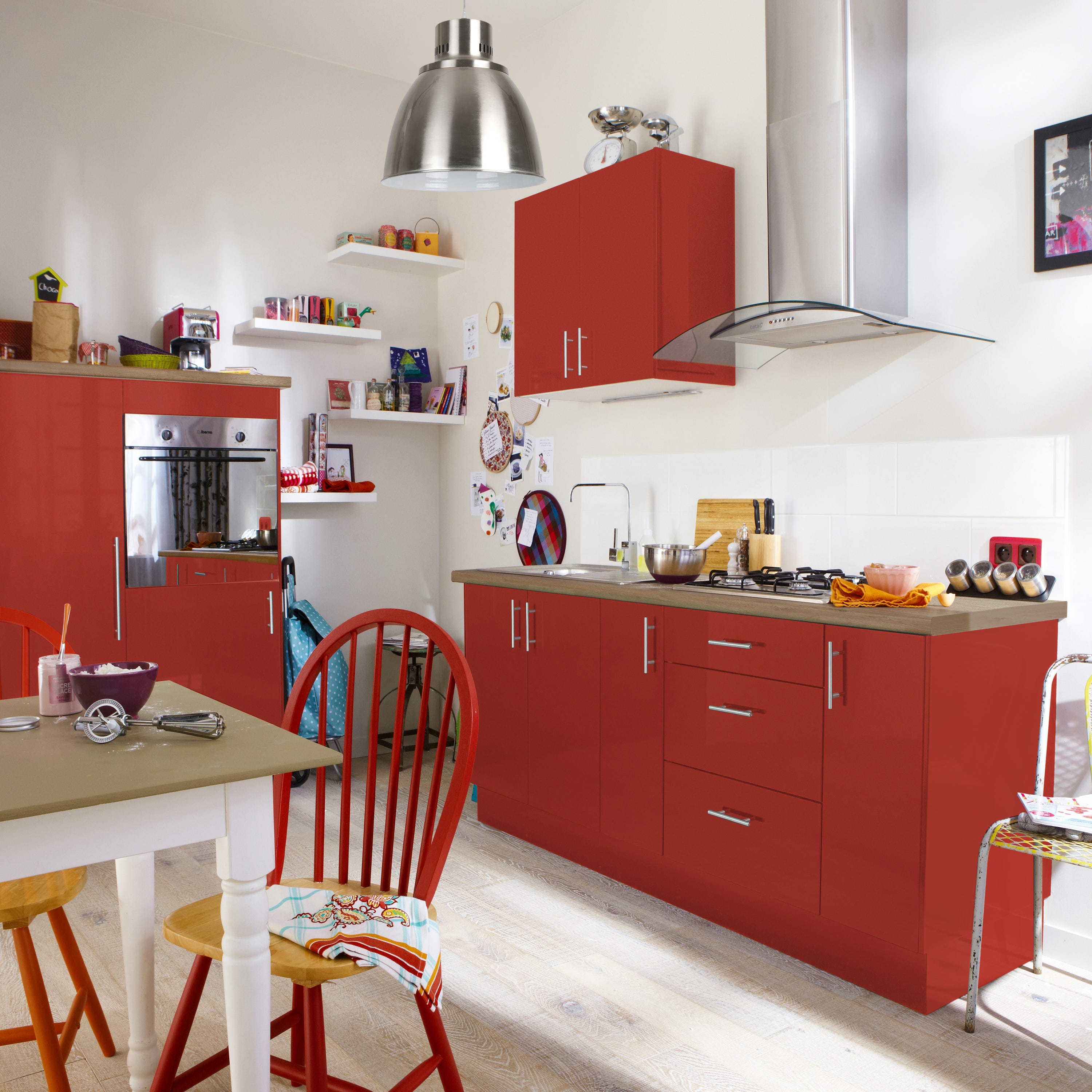 Meuble de cuisine haut vitrée rouge laqué 2 portes 2 étagères L 80 x H 72  cm