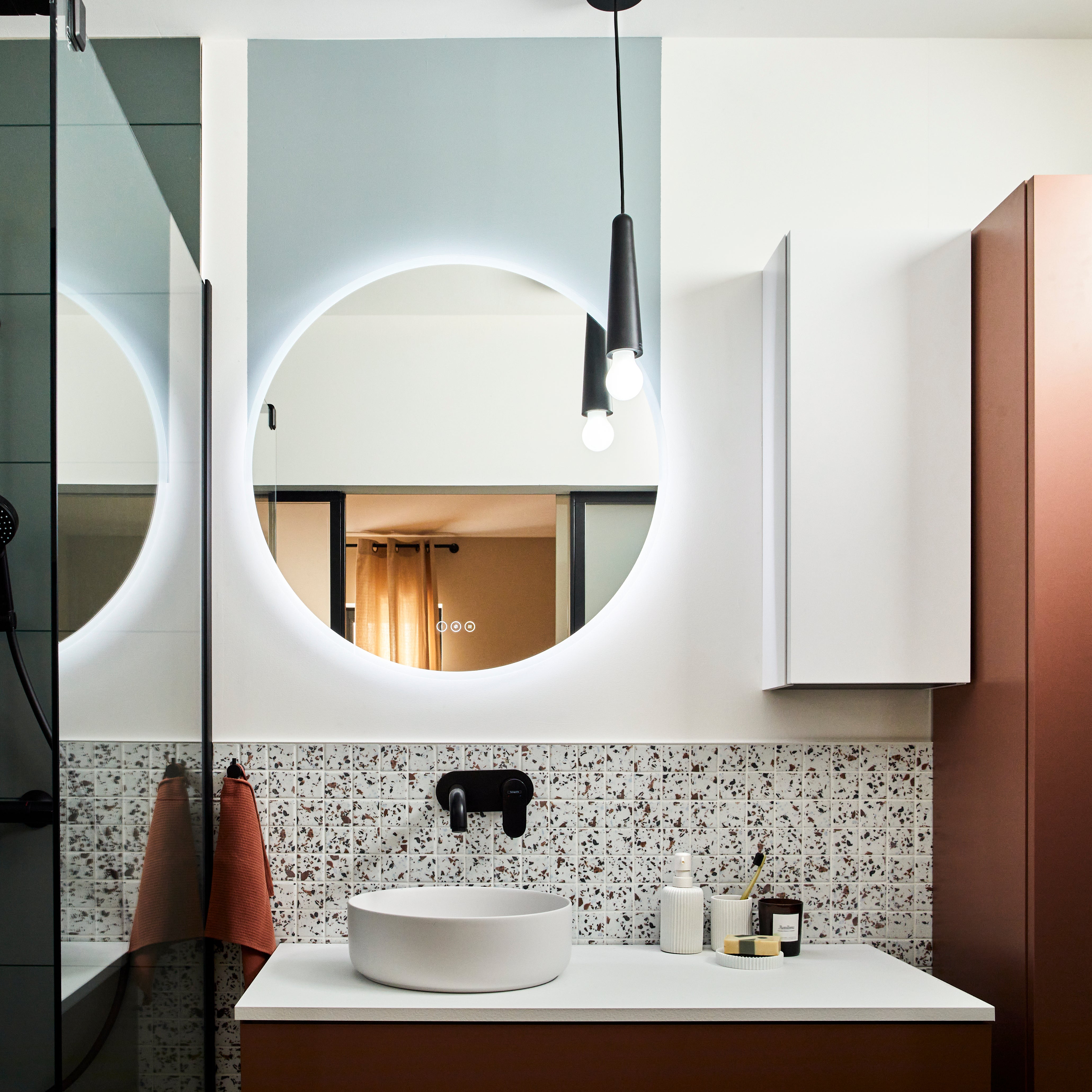 Miroir lumineux salle de bain LED 75 x 66 cm avec bouton sensitif