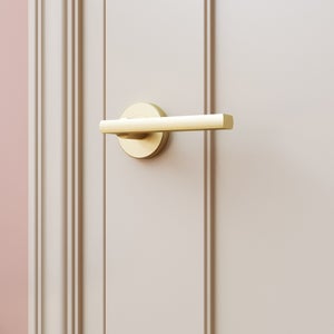 Poignée de porte avec rosace en laiton polie dorée 2 pièces LINEA