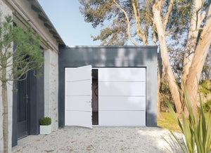 Porte de garage sectionnelle lisse portillon intégré avec hublots AMBRE