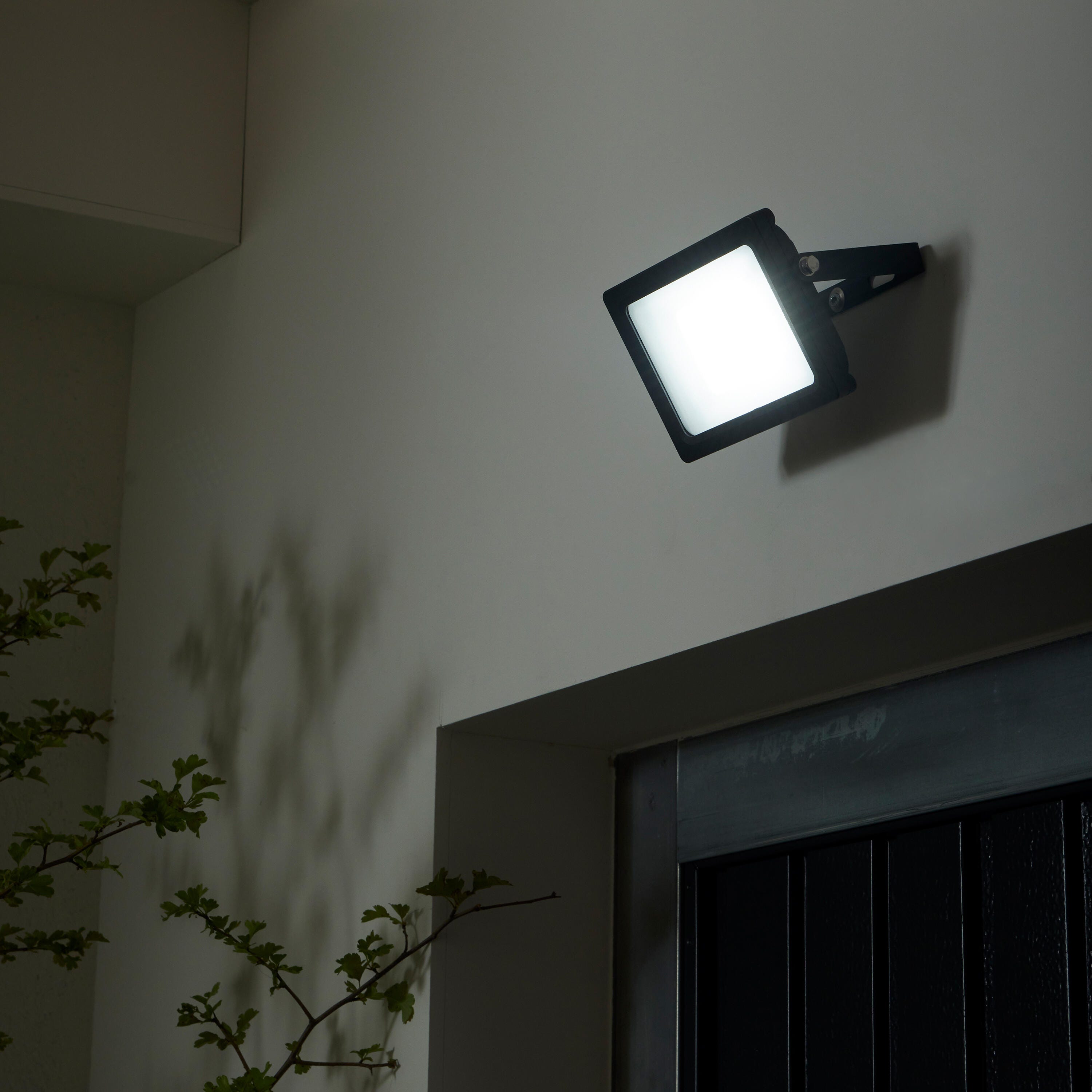 Projecteur à fixer extérieur LED intégrée Enki 3000 lm noir INSPIRE