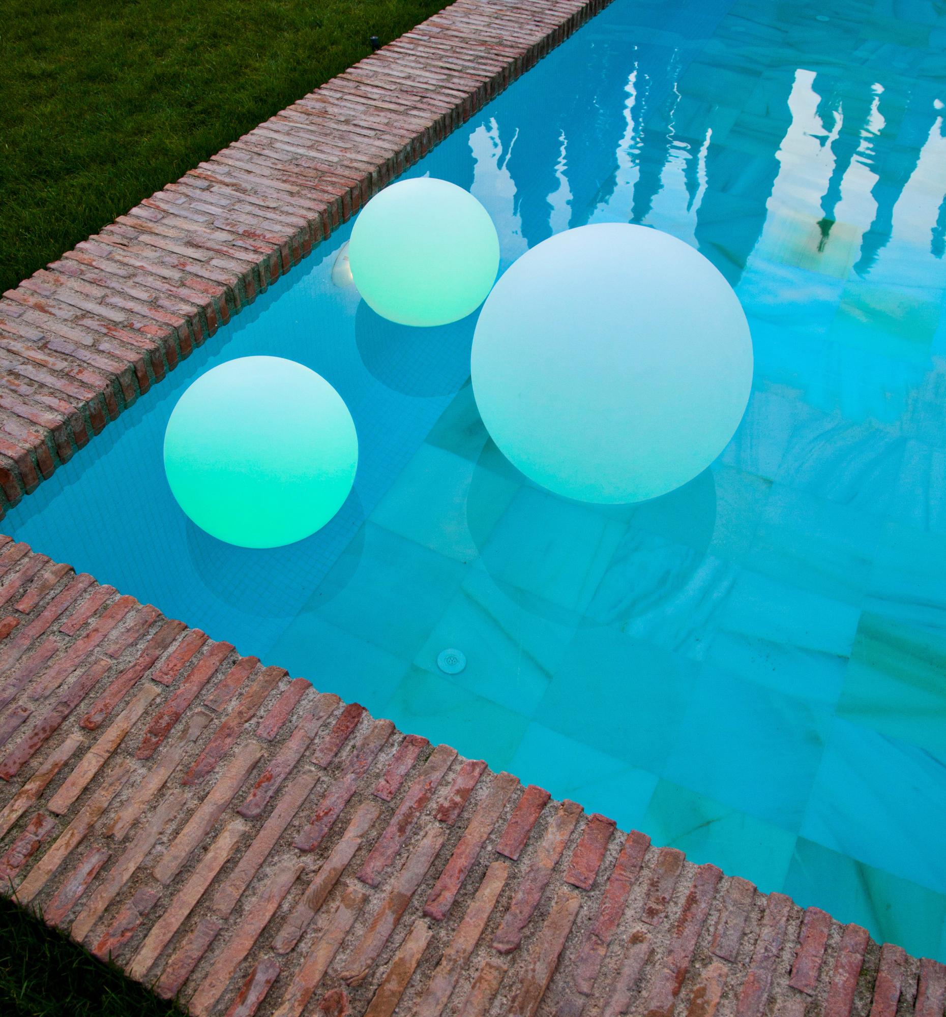 Lampe à boule Sonew, lampe à boule solaire à LED, lumière flottante de  piscine à changement de couleur à distance pour paysage de plage de  pelouse, blanc, lumière de boule de piscine 