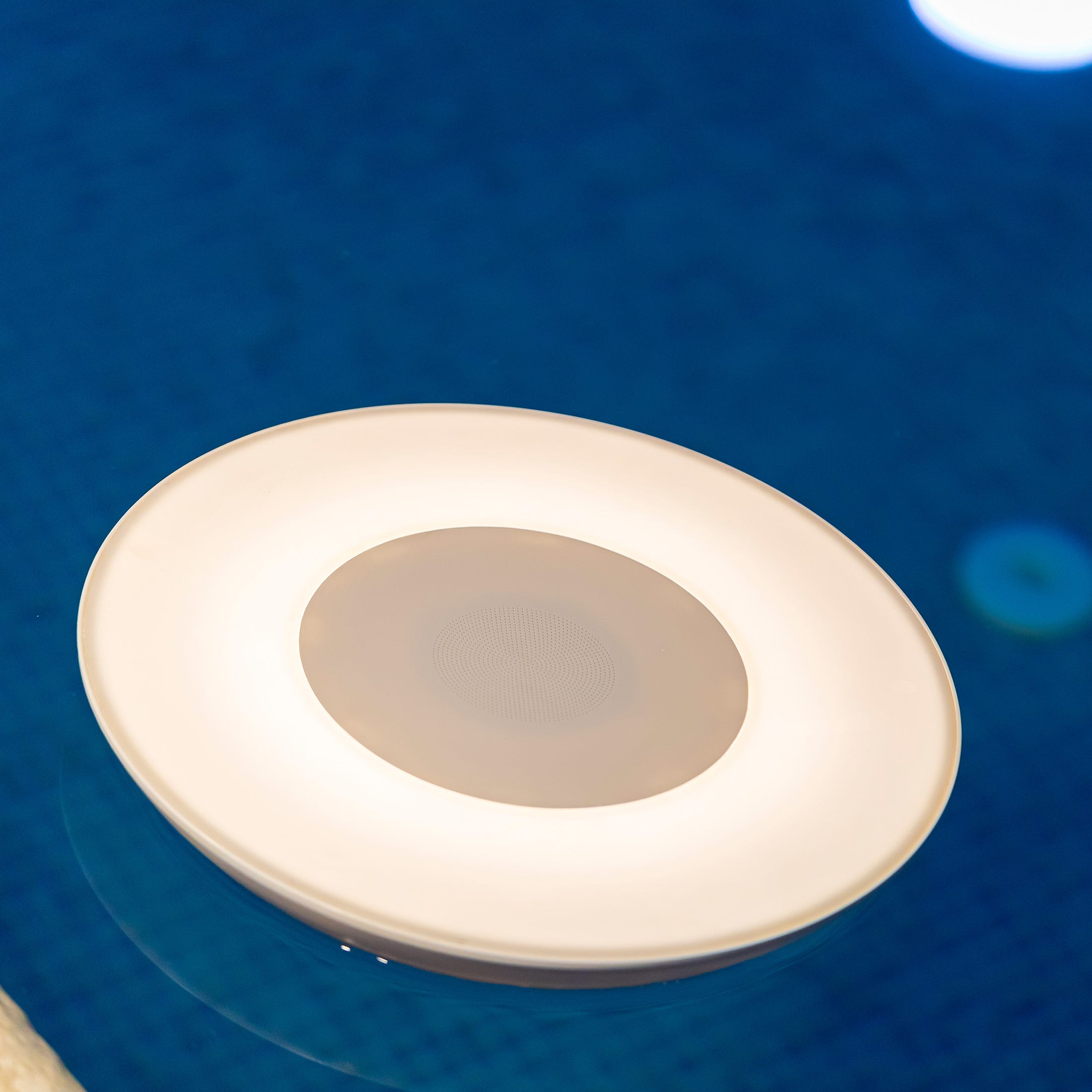 Lampe flottante avec enceinte Bluetooth