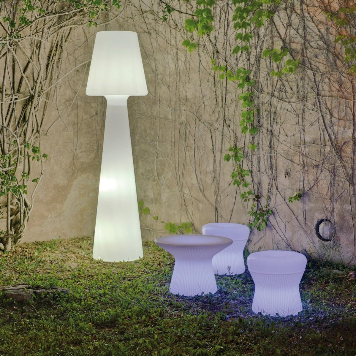 Lampada Da Esterno Da Terra Lola H 200 Cm in Polietilene Luce Bianco Lampada Da Esterno Da Terra Lola H 200 Cm in Polietilene Luce Bianco