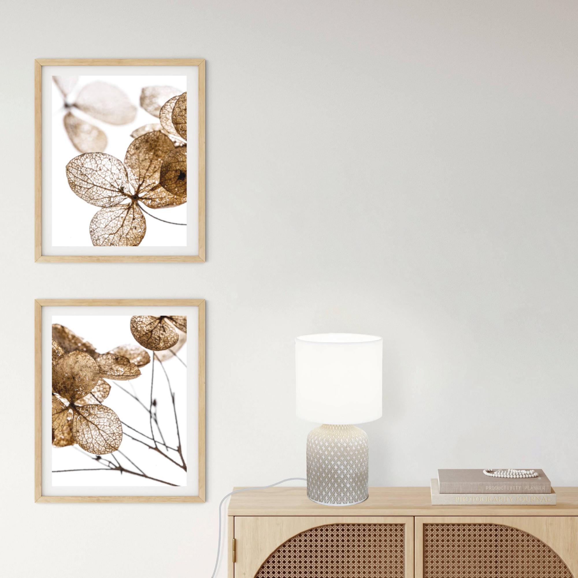 Lampada da comodino shabby chic bianco e grigio con pendagli