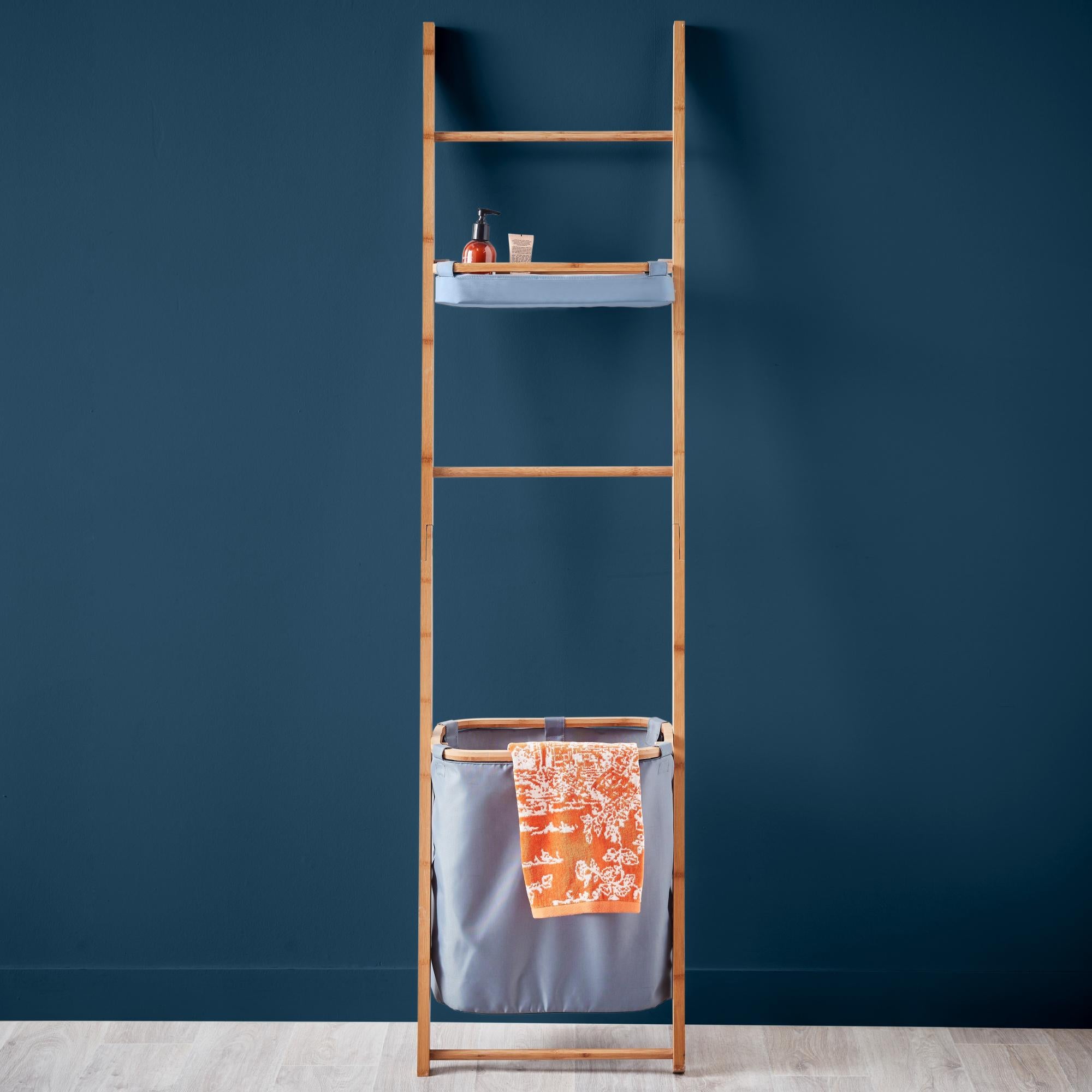 Scala Portasciugamani Moderna In Acciaio E Bambù - 4 Ripiani, Altezza 170 Cm, Colore Bianco - Autoportante