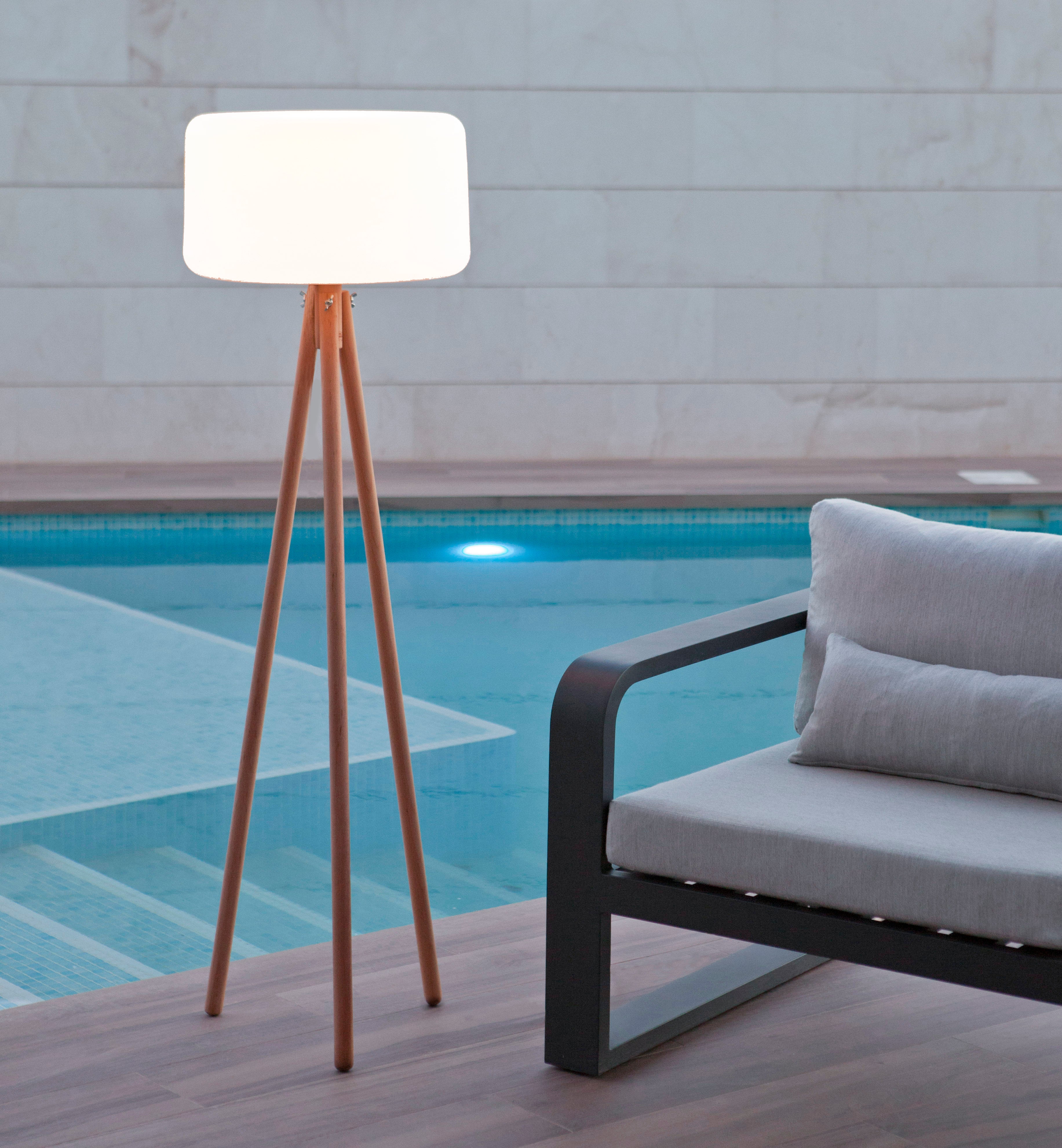 CHLOE-Lampada da terra da esterno treppiede LED RGB solare senza fili  Legno/Polietilene H140cm Bianco New Garden : : Illuminazione