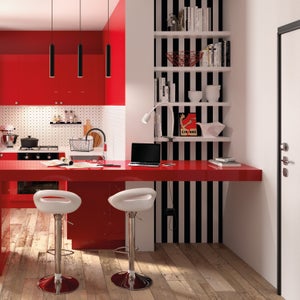 Sgabello bar moderno in metallo cromato e seduta in resina rossa, coppia sgabelli  cucina design moderni