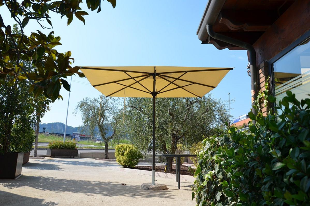 Mezza Luna Ombrellone A Mezzaluna: L300xP150xH250 Cm, Alluminio, Telo Poliestere 180gr/mq, Con Manovella