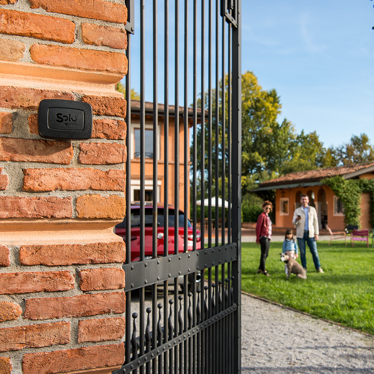 Telecomando Per Apriporta Garage A 6 Pulsanti – Trasmettitore A 8 Codici, Multifrequenza 300-915MHz, Con Carica USB-C E Portata 30-50m