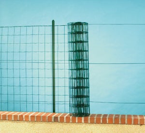 Rete per balconi,Rete in plastica per balconi e recinzioni. Rete rinforzata  sui lati lunghi. Altezza rotolo 1 mt lunghezza 25 metri.Colore Marrone.