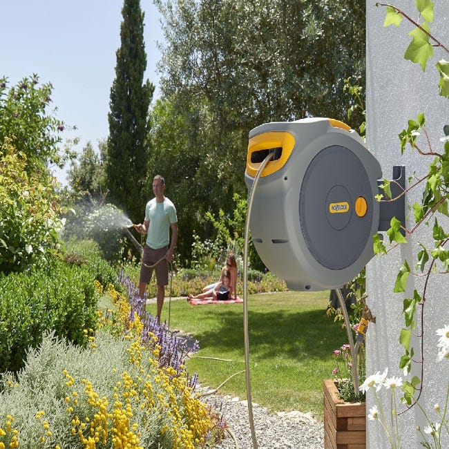 Enrollador automático de manguera de riego para jardín. Longitud