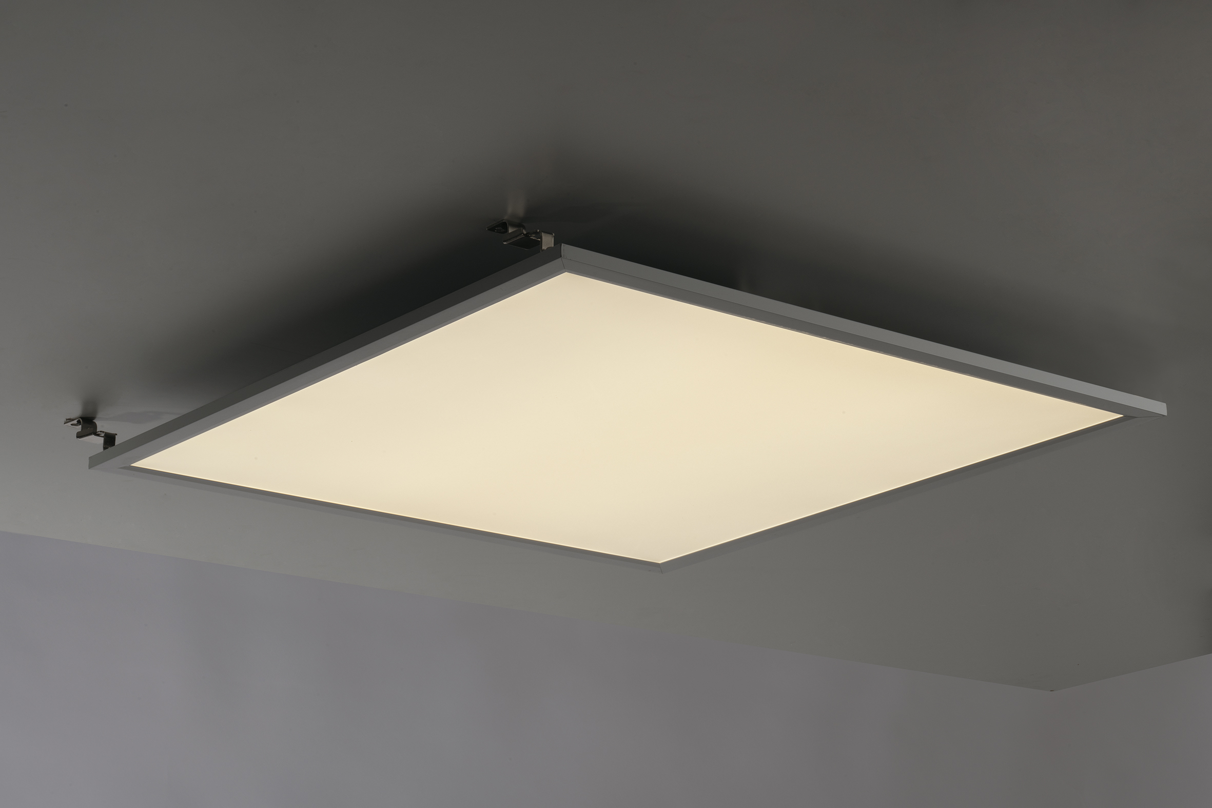Panel led blanco de aluminio de 40w 4000k (luz natural) con dimmer y sensor de 59 5x59 5cm.