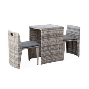 Table de jardin en résine tressée - Doppio - Nuances de gris. Coussins gris chiné - 2 chaises. encastrable. spécial