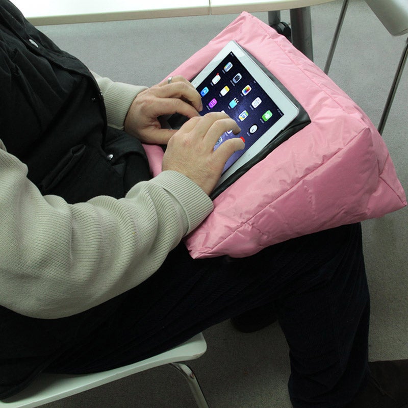 pour Votre Ipad Votre Lecteur De Livre Électronique Et Votre Tablette Coussin Triangulaire Pliable Support Tablette avec Petites Poches Pad Pillow Coussin De Support
